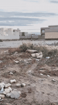 قطعه ارض للبيع خلف السكه تجاريه وجه ع سكه ع شارع 20 متر طابو زراعي سند 25 تحويل مباشر 

#المساحه200 متر الوجه10 متر والنزال 20 متر 

#السعر 25 مليون وقابل للتفاوض 💸

للاستفسار  ***********📱
