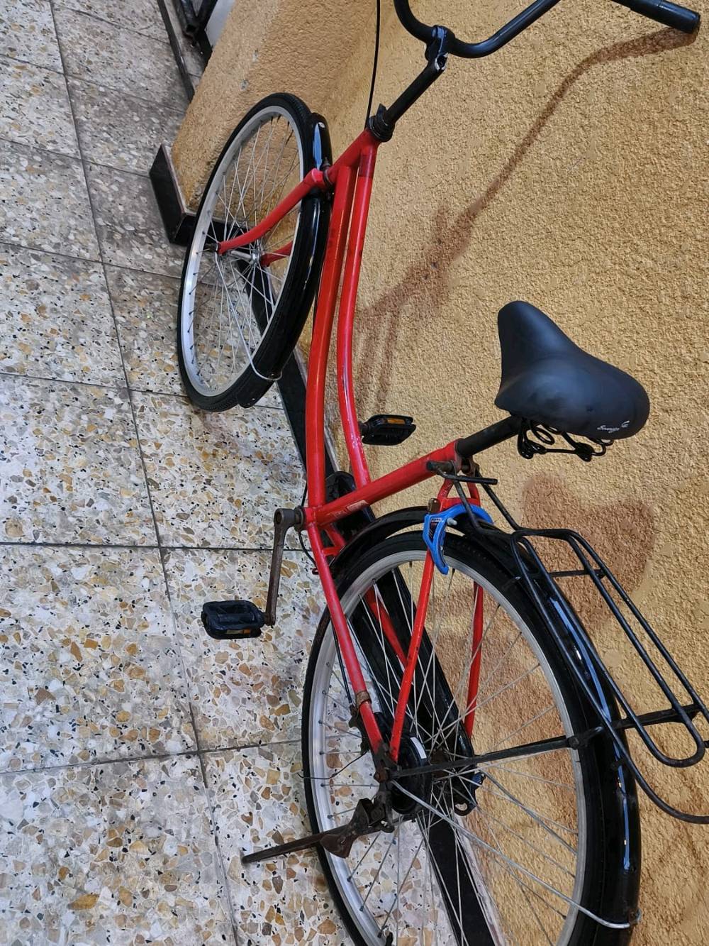 السلام عليكم اخوان بايسكل للبيع سياحي حجم 26 مصبوغ فوك الصبغ مالته البايسكل التايرات جدد الرنكات جدد المداكر جدد الصينيه جديده الكشن جديد البريك شغال القفل شغال كامل امكمل سعره50الف بي مجال 
مكاني بصره صبخة العرب 
رقم ***********