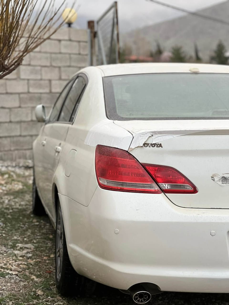 سڵاوی خوای گەورەتان لێبێت
ئەم تاقانەیە بۆ فرۆشتن 
توێتا ئەڤەلۆن بڕاوە
مۆدێل ٢٠٠٨ مانگی 9
ڕەنگی سپی ناو زەرد 
فوول فوول مواسەفات لیمیتید
سڵاید کوشن جڵد کوشن کارەبا و خەزن کوشن سارد و گەرم
بەسمە و پەردە

هەموو گیانی لەسەر دەقی شەریکە ماوەتەوە

 بەشەرتی فەحس

سەیارەکە دووبەی زەمانە یەک دەسە 

کامل مەسرەفی کرەوە دەعامی بۆ دەعامی بەشەرت بۆ مەسرەف مەگەڕێ کامل جاهیزە

سەیارەکە دەعم و لێدراوی نیە  
گێڕ و مەکینە و ئەکسل و شانسی و بۆیاخ بەشەرتی سۆنەرو فیتەر
شوێن سلێمانی
***********
*********** السليمانية, العراق
