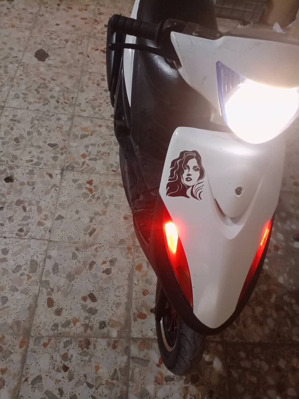 سلام عليكم دراجه ماكس عدله

بوشتها 50 خير من الله مشي ونعومه 

كهربائيات كامله شغاله من طول للطول 
 
لايت زنون 🔦

ويل مشيف رياضي 🛞
 
اكزوز رياضي fm 🦾

السعر 450 وبيها مجال للطيبين
عنواني : ناصريه مركز  
للستفسار  :***********  للتوضيح فقط خاص واتصال
