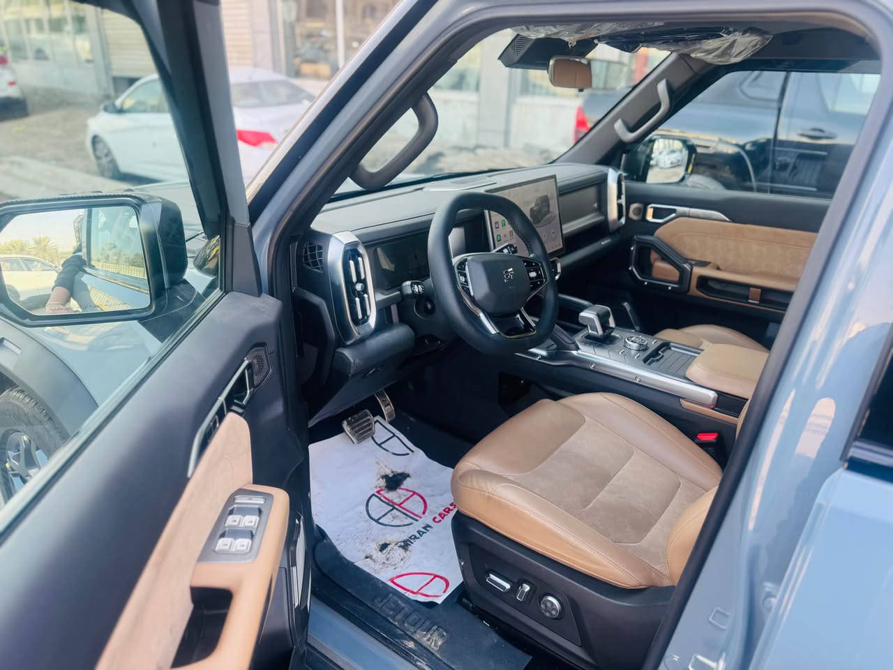 جيتور T2 للبيع موديل ٢٠٢٥
ماشية ٢٠ الف رقم اربيل تحويل 
المواصفات 
🔹انوراما 
حساسات امامي خلفي
🔹كامرات 360 
🔹كشنات جلد 
🔹تبريد قطعتين 
🔹شاشة عرض حجم كبيرة 
🔹ثلاجة 
🔹تشغيل عن بعد وبصمة عدد 2 
🔹انعكاس الشاشة 
🔹منفذ 2 USB
🔹مصابيح LED كافة السيارة
🔹ناقل حركة 7 سرعات
🔹منفذ تايب سي
🔹اوامر وتحكمات صوتية
🔹مثبت سرعة 
🔹محرك 2000 تيربو اقتصادية بمعنة الكلمة
🔹داخل السيارة زيتوني رياضي وكشنات جلد رياضي
🔹نظام مراقبة ضغط الاطارات
🔹ضمان 6 سنوات للسيارة و10 سنوات للمكينة
السعر ٢٨٥ وبيهة مجال 
العنوان زيونة تقاطع ملعب الشعب 
***********
*********** بغداد, العراق
