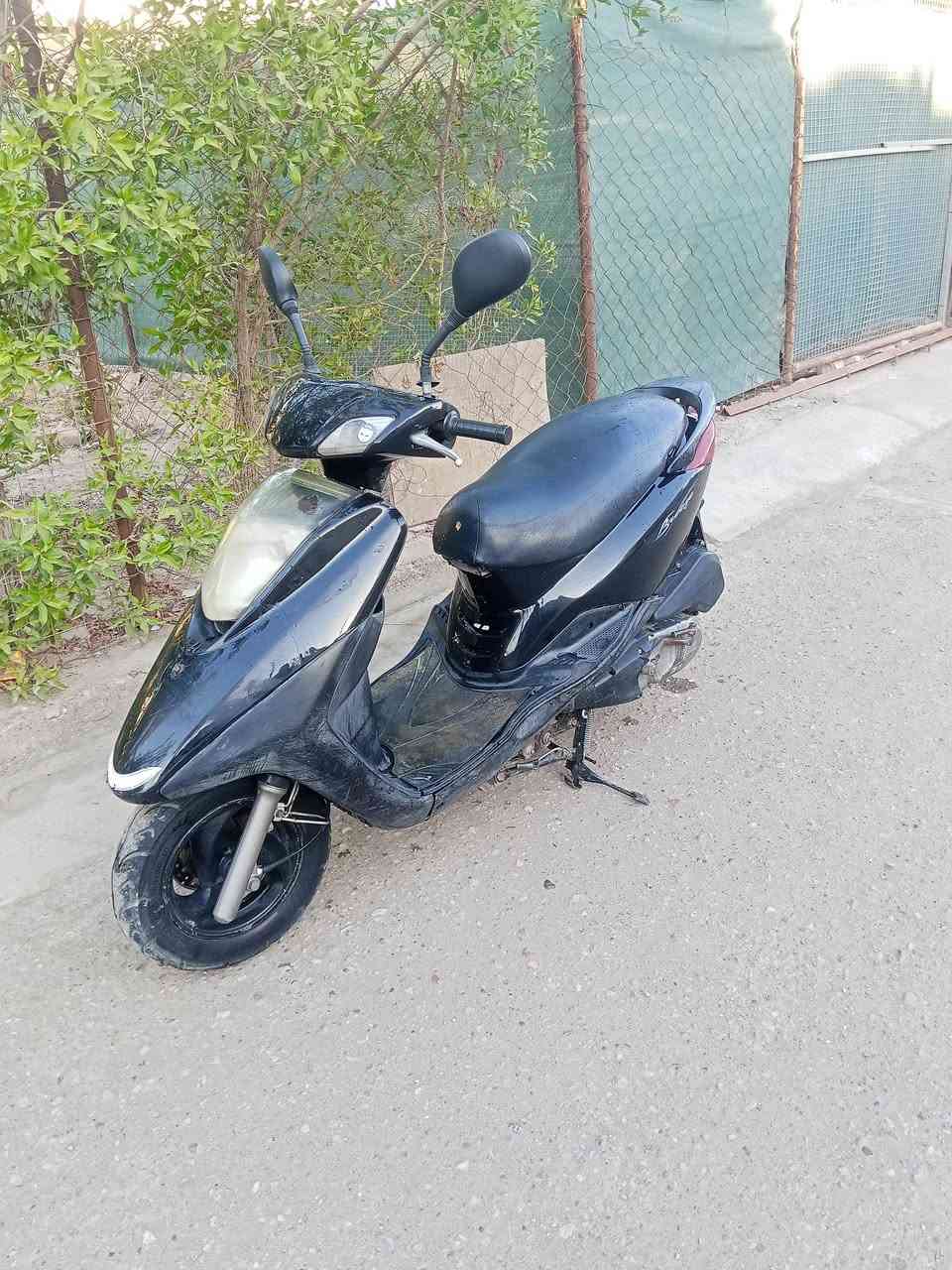 دراجه بريز نوزل نظيفة سكليتر خطين سلف هندر  كهربائيات كلها شغاله مكينة ناعمة بلاديه اورقها كامله مكاني الشعب سعرها 550 التليفون ***********
