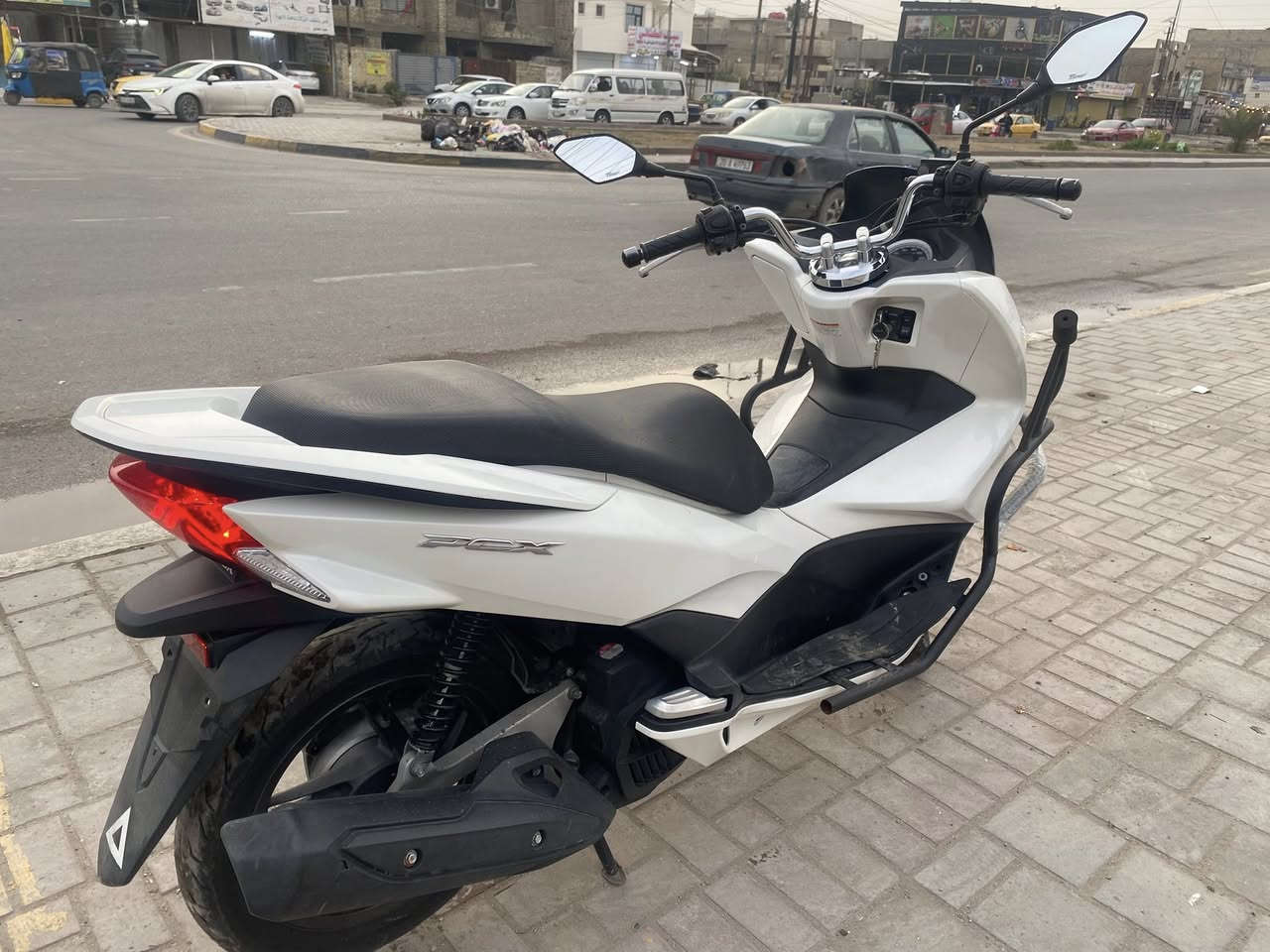 السلام عليكم
دراجه pcxجيل الثاني ياباني  موديل 2018 محرك حجم 125cc
دراجه مال رمبه صار فتره قليله من نازله
دراجه ماشيه 16 الف حقيقي  مكفوله كفاله عامه محرك 
كفرات   (ضفتلهه درع فقط ) 
السعر 17ونص بيه مجال قليل حك الجيه 
دراجه احله من الصور لان مامغسوله بلصور 
مكاني طالبيه فلكه٨٣ 
***********
