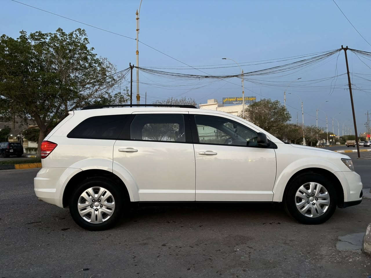 السلام عليكم
دوج جورني SE موديل 2020 لون ابيض رقم بغداد
وارد أمريكي محرك 4 سلندر 7 راكب تبريد قطعة واحدة
كاميرا خلفيه و حساسات 
مكينه و كير بلاديات و نعمة من الله 
باتري جديد و زوج تاير جديد و زوج نظيف
سپير ما نازل
حادث امريكا چاملغ و بنيد بدون شواصي وبدون لغد
ماشيه 61,000 ميل و قابل للزياده 
استعمال شخصي فقط و بأسمي السياره 
صور حادث امريكا مرفقه 
السعر 147 ورقة وبيها مجال مكان السيارة كربلاء 
***********
