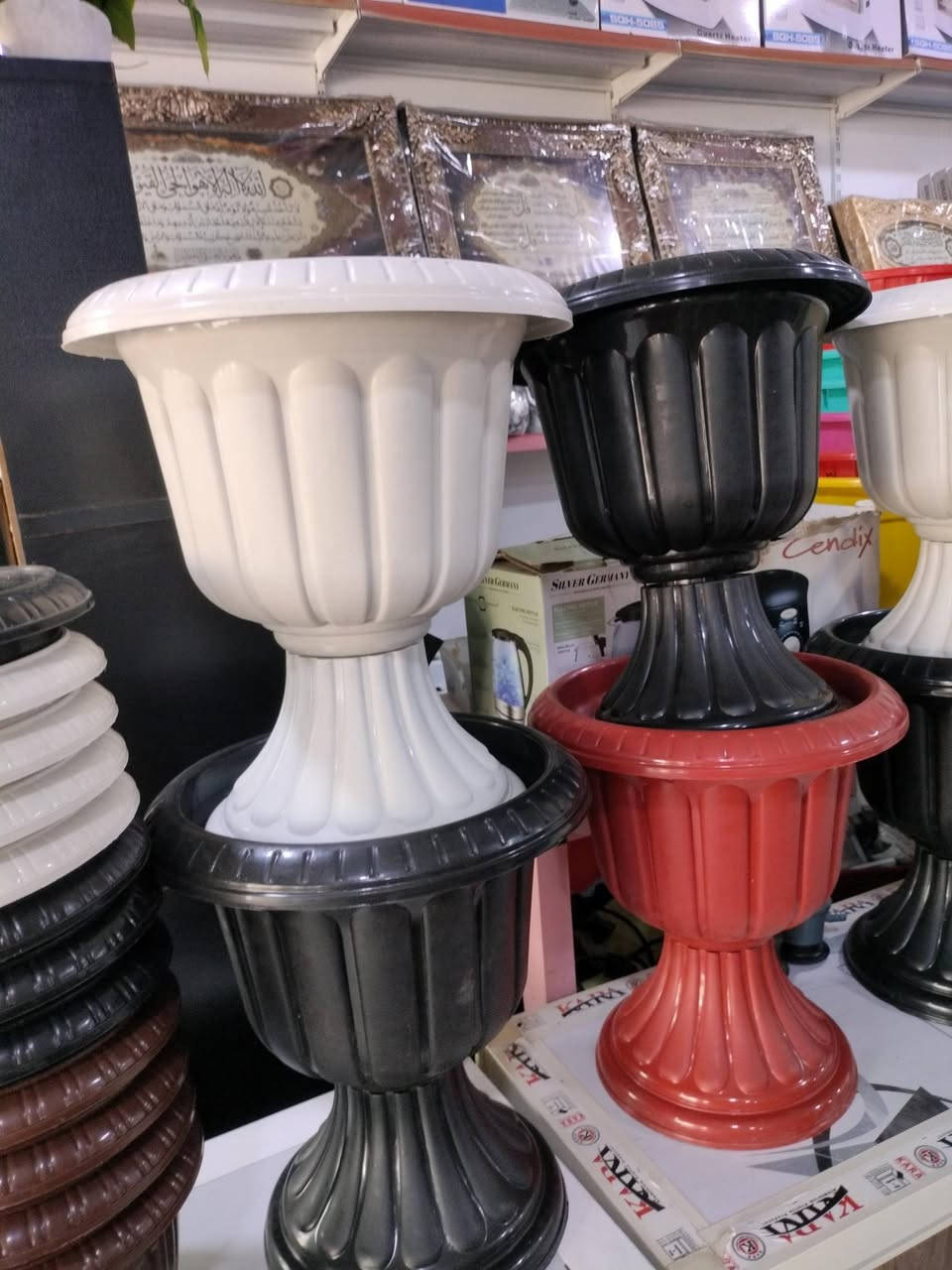 وصول وجبه جديده  حافضات ورد  و احجام مشكله 
معرض ابو كرم لبيع الاثاث المستعمل والجديد 💥💥
وشراء جميع انواع الاثاث المستعمل 💥💥💯
  للتواصل واتساب اواتصال ***********--***********
العنوان /(دهوك فايدة)
بالقرب من سايدين سوق فايده مقابل طرشي الشفاء وبجوار 
مدرسة هيما.. 
@إشارة.
