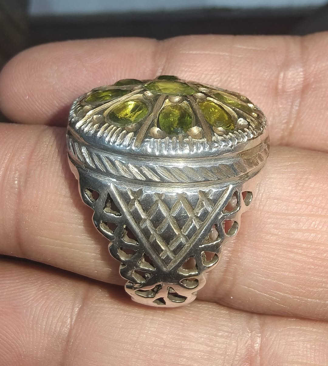 محبس مطعم باحجار الزبرجد ٩ حجرات حجم كبير جدا صياغه ثقيله السعر ٨٠ الف قفل ونهائي


**إذا كنت صاحب هذا الإعلان وتريد حذفه لأي سبب، رجاءا أرسل رسالة إلى الدعم الفني**