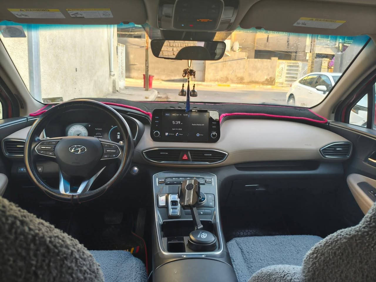 السلام عليكم
سنتافي 2022
 لون احمر
 حادث جاملغ ايمن فقط كما موضح بالصوره 
  السيارة بسمي تحويل ثاني يوم نضيفة كلش 
المواصفات 
محرك2500
ماشية 51 الف مايل 
 مفتاح ذكي بصمة + التشغيل عن بعد
 نظام اوتو بارك
 كير بنظام الازار المنفصلة الاصدار الجديد ( بيانو)
كير ماوس ثانوي لأوضاع القيادة / Drive Mode 
‏Comfort - Smart - Sport 
 التبريد امامي خلفي مناخ منفصل
هاند بريك بصمة 
 Auto Hold  أوتو هولد
 خاصية ISOFIX   ايزو فكس قفل الاطفال
 نظام مانع الانزلاق
 نظام نزول المنحدرات.
 نظام اطفاء المحرك (A) ذاتيا في الازدحامات لتوفير الوقود
 شاشة تدعم Apple Car play و Android وبلوتوث مدمج والأوامر الصوتية
  مخارج شحن USB وتشغيل الميديا
منافذ للطاقة كهرباء 12فولت ومنفذ 110 فولت
مقعد السائق  كهرباء + تدفئة
مقاعد مخمل 
 حساسات ضغط الاطارات 
 حساسات أمامية / جانبية /خلفية
  كامرة اضافية لتقنية منع الخروج عن المسار
 ميزة التوقف الذاتي للمركبة منعا للاصطدام عند القيادة او الرجوع
 لايت زينون رباعي العدسات بتقنية High Beam الانارة الذكية + LED  نهاري 
 نظام القيادة الذاتي الذكي في الشوارع المخططة 
مثبت السرعة Cruise وميزة التباعد عن المركبات
 قفل الابواب والنوافذ / خاصية عدم العبث للاطفال
 شفتات رياضية بالمقود
صندوق السياره كهربائي 
 قبضات أبواب ألمنيوم مع خاصية الانارة ليلا
 حساس لمس ابواب لفتح وغلق باب السائق والراكب
 ماسحات امامية حساس / تشغيل تلقائي وسرعة حسب غزارة المطر
عنوان السيارة بغداد الحسينية 
السعر 205 ورقه وبيها مجال شي قليل 
رقم الهاتف ***********
