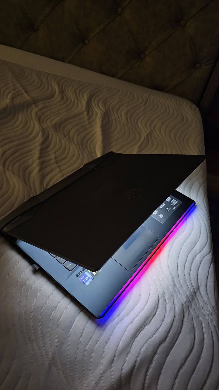 لابتوب msi نظيف و جاهز مال شغل نظام وندوز اضاءة RGB للكيبور و قابله للتعديل و التغير الانماط و الشريط ايضا بي RGB مواصفات مرفقه بالصور . اللابتوب مخصص للشغل الثكيل .مونتاج تصاميم و العابب
السعر مليون و 800 و بي مجال 
للتواصل ***********
