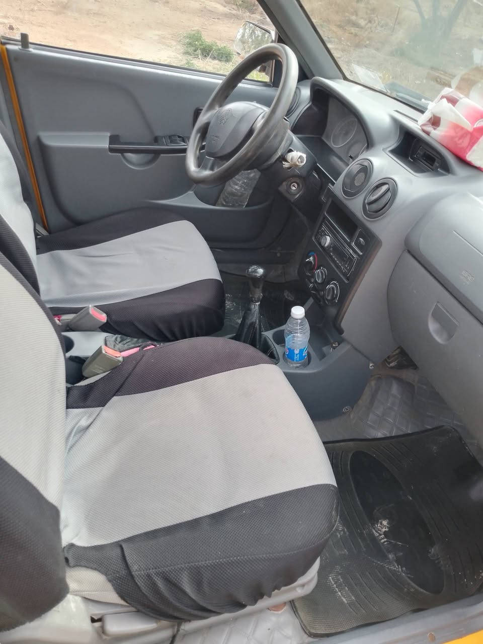 السلام عليكم 
سايبه 2020 مكفوله فقط الچاملغ الايسر الامامي گد شبر مدحوج ومصبوغ وبيها التبريد عاطل يكول صاحبها بوري مثقوب. السياره باسمنه سنويه لل 30 تخم تاير حداديه حتى المشط جديد دسكات بنزات عينه وصينيه المكينه والكير ع الشرط باتري جديد شرط المداور سعرها 60 بيها مجال حك الجيه المكان ديوانيه شافعيه اتصل وتدلل ***********
