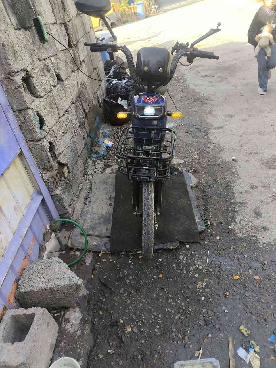 السلام عليكم دراجه للشحن للبيع كفاله كهربائياتها كلها شغاله *********** البكان بغداد
