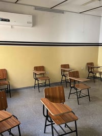 للبيع جديد مستخدم شهر واحد عدد 38 سعر قفل 20 الف للقطعة الواحدة 077492...