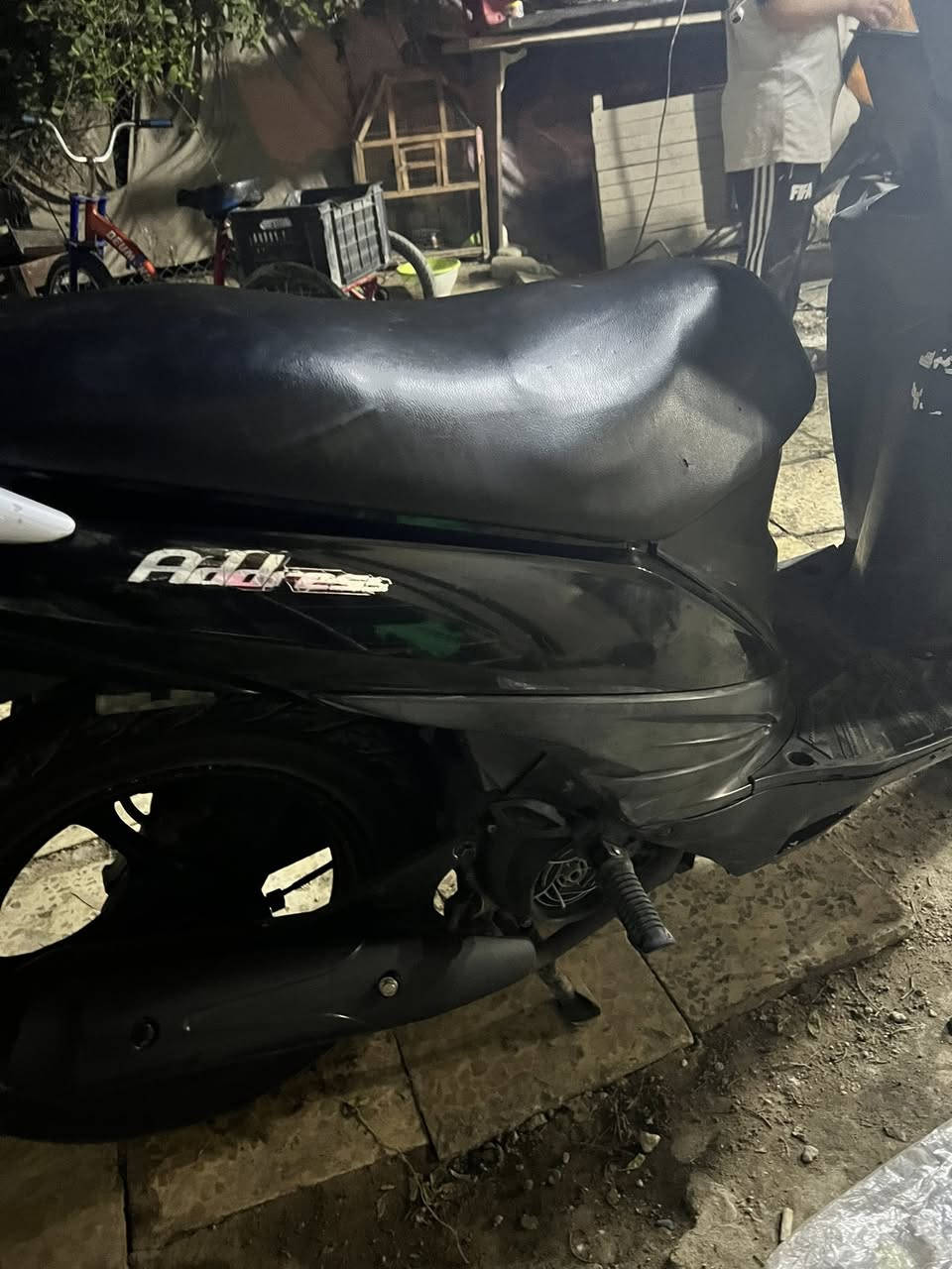 سلام عليكم درجة البيع ادركس 140 السعر 750 وبيها مجال العنوان الحرية ‭0778 016 1788‬
