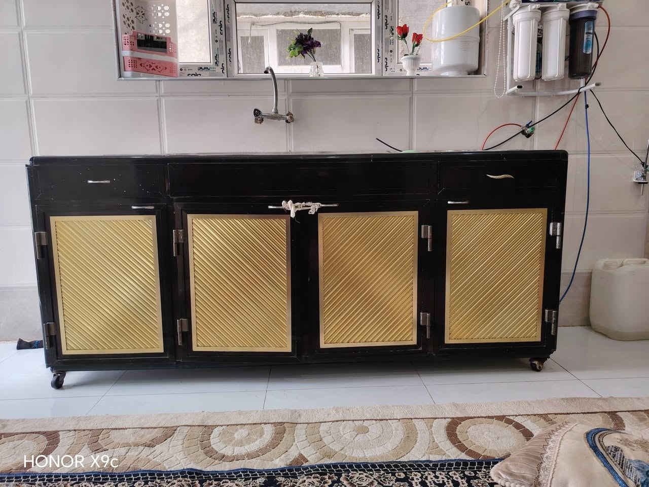 سلام عليكم يوجد كاونتر ٣متر ول مغسله ٢متر السعر ٦٥٠ وبيه مجال العنوان الرمانه الاستفسار على التلفون ***********
