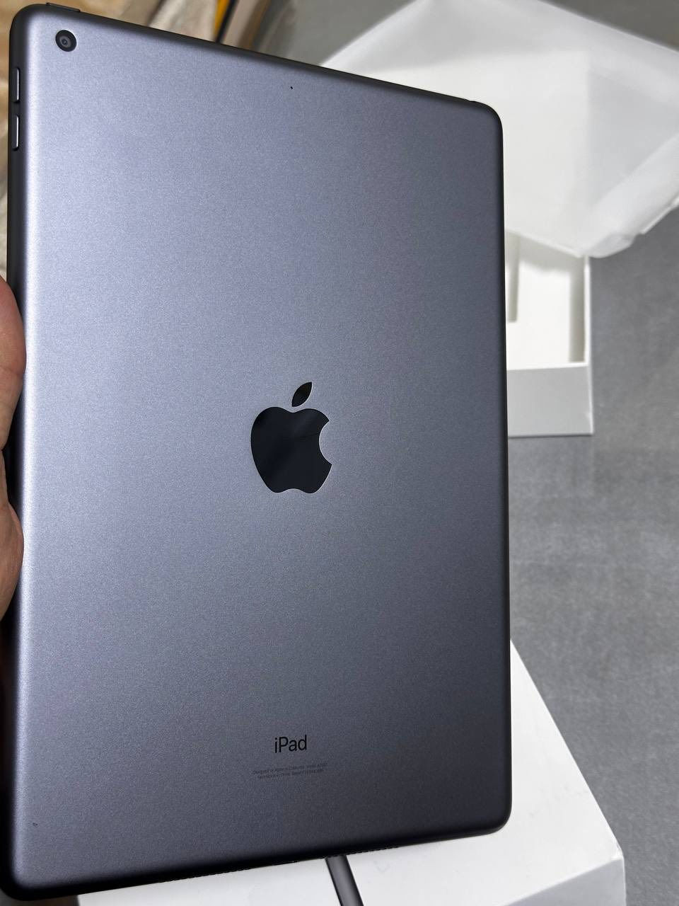 ايباد 9 ذاكره 64 ما صارله هواي من مأخذه ما مستخدمه العاب فقط تصفح وقليل مكفول ويا الكارتون والكيبل 
مكاني بغداد الشعب (225) الف قفل قفل لتعامل 
***********
