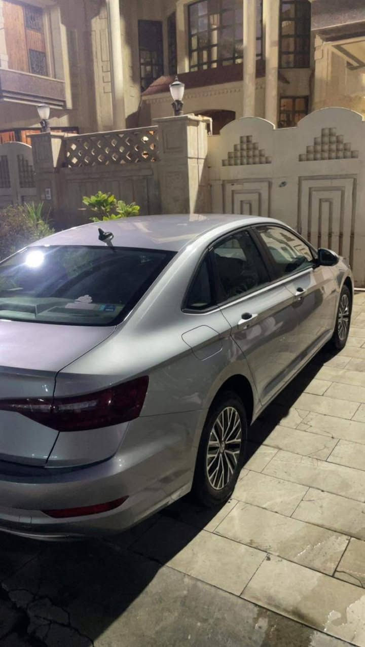 جيتا 21 للبيع مواصفات s معروفه
سياره خير من الله او عليها ادامه كامله عنوان بغداد الزعفرانيه صور الحادث مرفقه بلمنشور فقط تبديل بنيد او بارد بلباب عكس السايق اثر شخط 
سعر 147$
للاتصال 
***********
