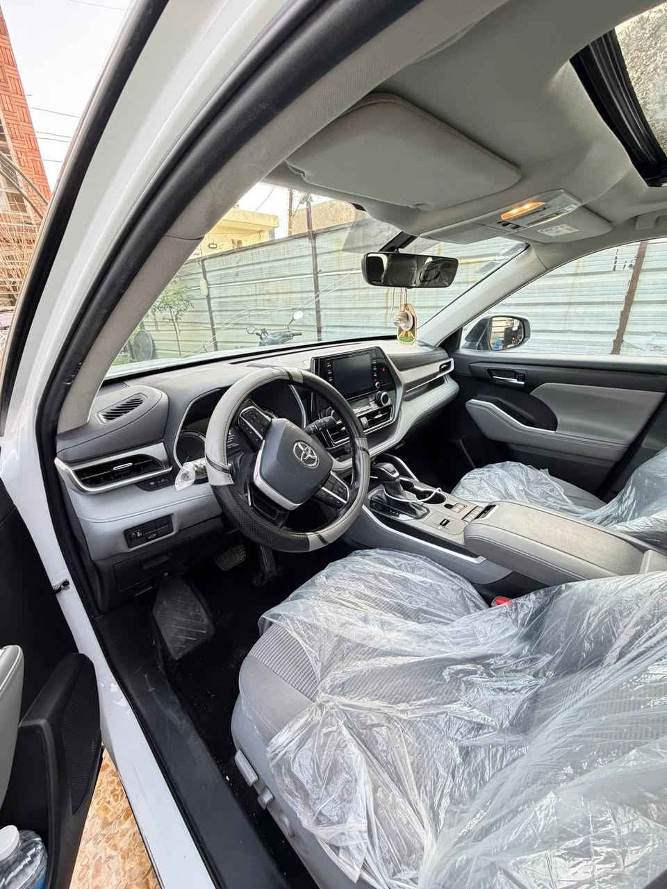 بسم الله الرحمن الرحيم
السلام عليكم

 تيوتا هايلاندر هايبرد 2022خليجي ضمان SAS

مكفوله كفاله عامه

مواصفات:

فول مواصفات 1/1 

LED

دخول ذكي

كامره خلفية 

فتحة سقف

انظمة القيادة 3: ECOوNormalو sport

مخارج تايبسي ويو اس بي

نظام المكابح عند الوقوف

7راكب 

تبريد 3 قطع

بردات

صندوق كهرباء

مثبت سرعة راداري (رادار).

نظام تحذير عند الانحراف عن المسار.

نظام التحذير من النقطة العمياء.

رادار خلفي للتحذير من حركة المرور المتقاطعة.

حساسات ركن أمامية وخلفية.

السياره فول مواصفات وحيل نظيفه 

رقم بغداد الدولي  باسمي  

تحويل ثاني يوم 

السعر325

للاستفسار على الرقم 

***********

بغداد الكرخ  العامريه   

تحياتي
