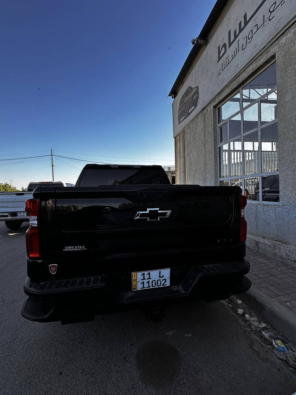 شوفرليت سلفرادو 2022 اسود
رقم بغداد مرتب وحلو

محرك  v8 5300
كير طرح 10 نمر

بجم والداخل شكل التاهو

شاشه كبيره 
بصمه تشغيل 
بصمة ابواب 
تشغيل عن بعد 
باب طويل بدي قصير المرغوب
باب خلفي  درج 3 قطع
اوتو ستارت 
شاحن واير ليس

ويل كب 
لايت لد زنون 
بروجكتر زنون 
شاشه كاميرا 
كتاب تظليل  بيها 

حادثهه بنيد

وايرباك دركه فقط 

ماشيه 38 الف 

مكان السياره بغداد حي الحسين 

للتواصل  ***********
