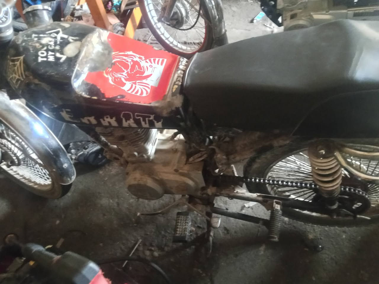 بيع مستعجل تايكر 20 للبيع سعرو 250 بيها مجال قليل لتواصل بي وتساب *********** عنوان موصل حي البكر قرب جامع البديع ملاحظه بي صوت بل غبق كلج
