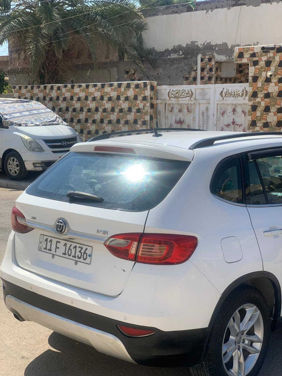 السلام عليكم
سيارة بيرلنس للبيع موديل 14
رقم بغداد انكليزي جديد 
السيارة بسمي مكانها واسط ، النعمانيه
الباب الخلفي عكس السايق مصبوغ
كير ومكينة مكفوله . منضومه تبريد كامله جديده راديتر تبريد جديد ، تانكي بانزين ، راديتر مي ، ادامه كامله للسياره ، كهربائيات وصدر جديد
بصمات عدد 2 
فتحه بالسقف
سياره نضيفه بمعني الكلمه 
السعر 82
***********
