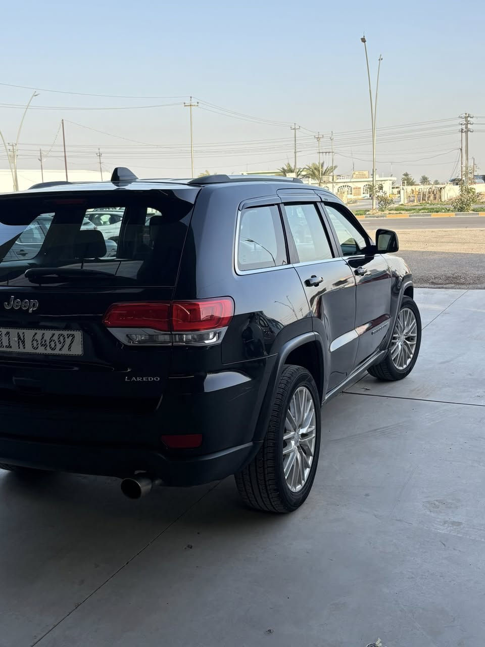 السلام عليكم جيب موديل 2018بيهة صبغ بابين او جاملغ بدون دواخل السعر ١٧٧$للستفسار الاتصال ***********
