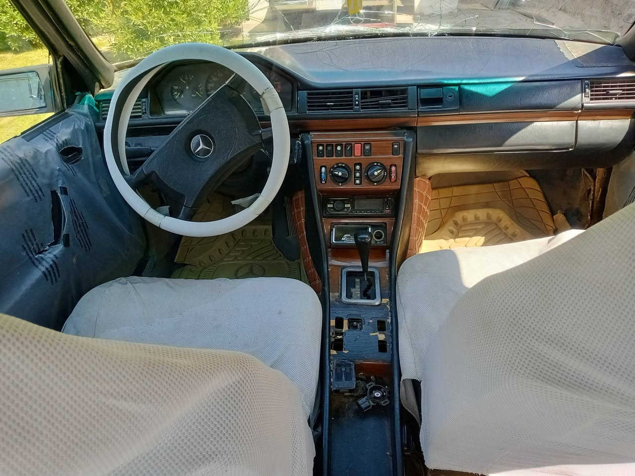 سلام عليكم من رخصت الادمن
سياره مارسدس دبه موديل 88رقم ديالى كهربائيات كلهه شغاله كير محرك بطه مكفولات مكان سياره بغداد سعر 40وبيهه مجال رقم ***********
