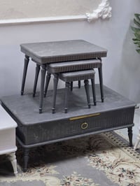 طاولة • ديكور منزلي • أثاث