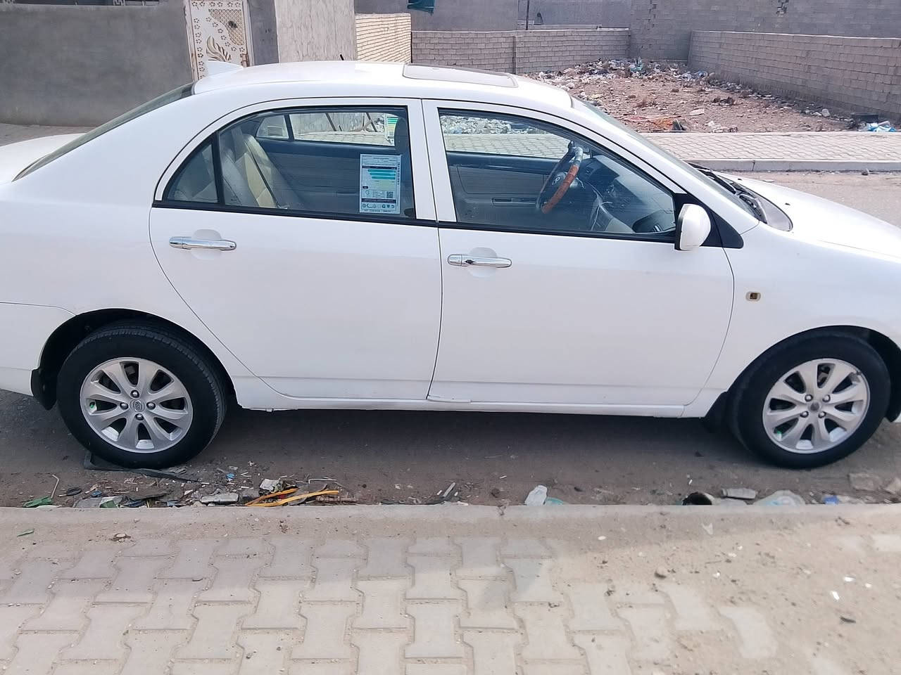 السلام عليكم سياره بي واي دي مال مزاد مال الداخليه معاملتها كامله باقي على ترقيم فقط بيها وكاله باسمي  كير  محرك كفاله سياره حلوه تبريد تدفئه خير من الله موديل 2014 العنوان بغداد *********** السعر 55  وييهه مجال بسيط ملاحظه رقمهه عالدوله ومعفيه من الكمرك
