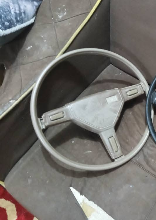 سلام عليكم للبيع دركه كرونه نضيف شغاله 3دكم وسيبايات عدد2نيسان ناصي تزريف وفتون ام جف *********** مكاني بغداد
