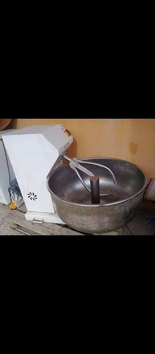 السلام عليكم فرن كهربائي كامل للبيع
الستفسار ***********
