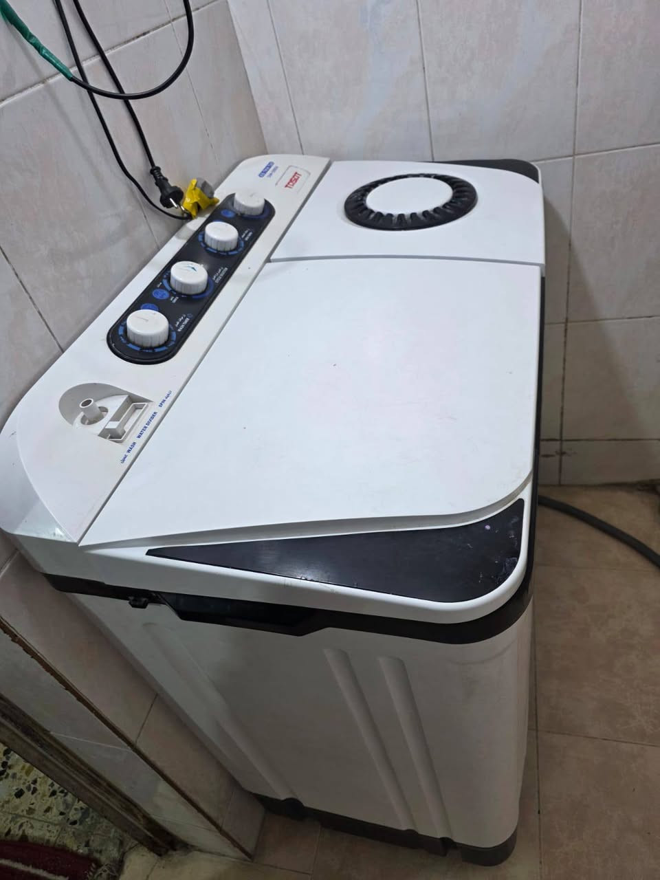 السلام عليكم من رخصه الادمن المحترم 
ثلاجه سعرها 250 
غساله 80 
جهاز رياضي 100 للاستفسار ***********
