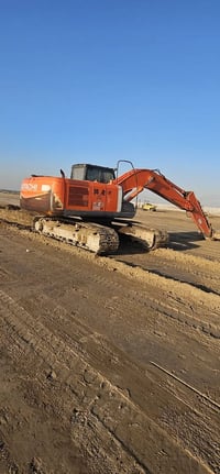 للبيع حفاره زت 3 موديل 2010  مرقه رقم بسمي تحويل ثاني يوم  حفاره مكفول...