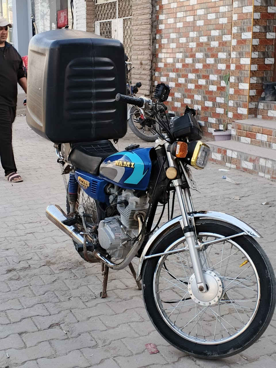 السلام عليكم
دراجه ناما امتياز باب اول  للبيع موديل 2022 طالعه بل 2023 مرقم كامله تحويل ثاني يوم مكينه مفتوحه السعر 1,400,000 وبيها مجال بسيط ***********
