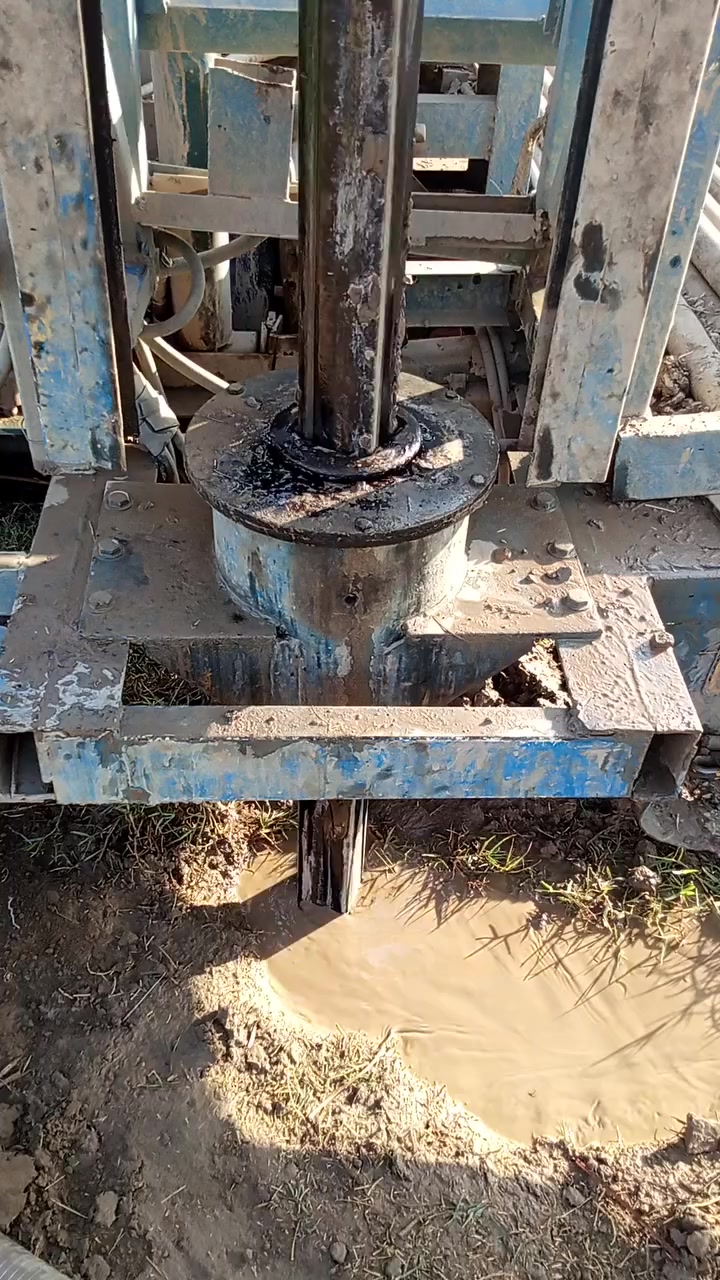 حفر الابار في جميع محافظات العراق حفر وعزل المالح وصب البير  فحص بجهاز الكاشف قبل الحفر تستلم بير جاهز ومن الله التوفيق واحد عراق  الاستفسار واتساب وخاص مفتوح  ***********///***********
