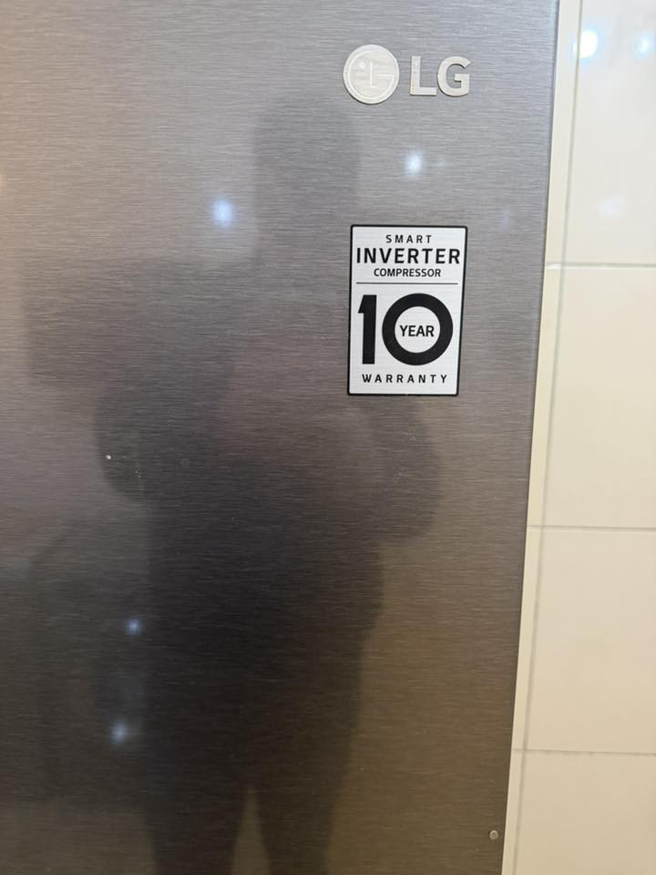 تحية طيبة 
ميز تلفزيون مع ميز وسطي من هوم سنتر تركي نفس الشكل 
السعر للقطعتين مع بعض
150 الف
ثلاجة ال جي انتفيرتر تبريد هواء 275 الف ضمان الماطور 10 سنوات من ال جي
بغداد حي تونس 
للتواصل عن طريق الواتساب
***********
شكرا جزيلا
