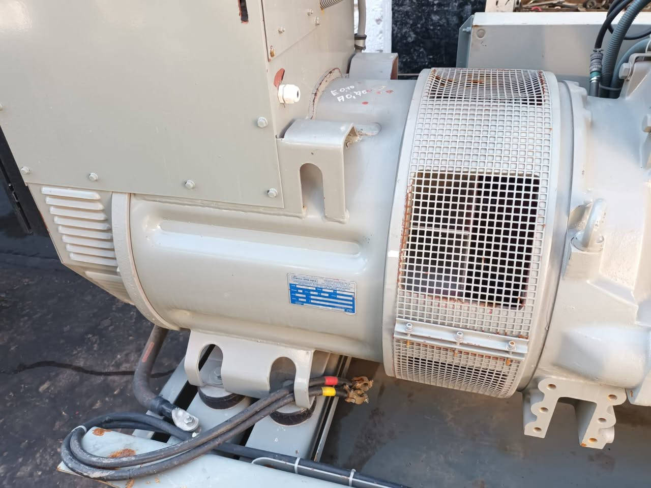 مولد فولفو 6 سلندر TD121  سوبر حفتر كولر وارد اوروبي توليد ميغالتي إيطالي 220KVA ساعات العمل قليل جداً وضع الشركــة اخو الزيرو شاشة نظام حماية فول اوتو شرط الشغل وشرط الفحـص العنوان اربيل للأستفسار الإتصال على *********** يوجد توصيل لكافة المحافظات وبضمان 🚚
