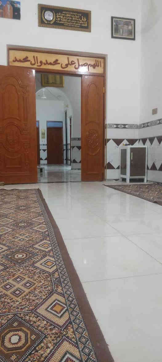 سلام عليكم جميعا
دار للبيع بناء حديث في حي الإعلام / ٢ 
شارع السنابل قبل عيد أبو شفل بشارع
مساحة الدار بطابو ٢٧٥ م واقع حال يوصل ( ٣٠٠ ) م يتكون من :- 

ثلاث غرف + هول بين الغرف
صالة كبيره + استقبال عدد / ٢ 
مطبخ حار وبارد 
صحيات داخلية وخارجية وكراج 
إضافة صالة في الطابق الثاني كامله والسطح شتايكر 
السعر الواصل لحد الآن ١٩٥ مليون 
السعر المطلوب ٢٢٠ مليون 
للعلم مطلوب إسكان ٣٧ مليون 
للتواصل الاتصال على الرقم
***********
