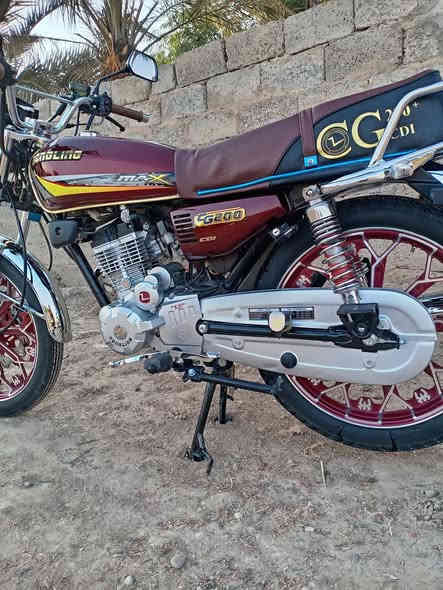 السلام عليكم اخوان دراجه للبيع سيفان موديل 25 محرك 200الدراجه جديده السعر850 وبيها مجال مكان ديالى الخالص رقم***********
