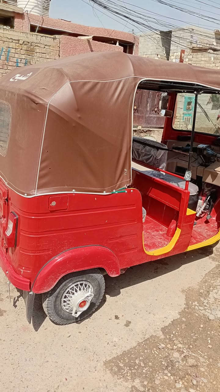 سلام عليكم تكتك للبيع 2018محرك 20 وراق صوليه كامل سعر ٤ راسلني واتساب***********
