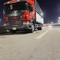 سكانيه للبيع موديل ٢٠٠٥ مكينه خمسه بستم حجم ٢٣٠ رقم بغداد ٤طن سنويه جد...