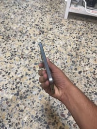 15 برو ماكس. عوزه بس شاشه جيب وشغل كلشي شغال    بي ذكرته 256. مكاني جم...