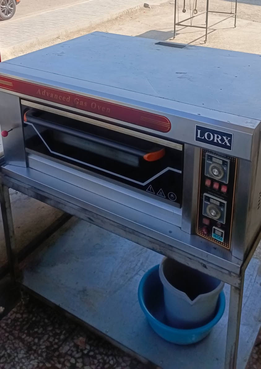 فرن بيتزا كهرباء غاز ماركة لوركسمع ميز وعدة بيتزا كاملة بسعر 525 وبيه مجال مكاني بغداد الدورة
رقمي اتصال فقط
رقمي
‏‪***********‬‏
