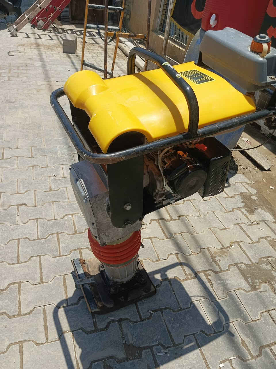 قفاز صيني الفحل
مابيه اي نقص كامل جاهز للعمل 
المحرك روبن 5.0
السعر 300الف 
المكان بالكوت
للاستفسار الاتصال على الرقم
***********
