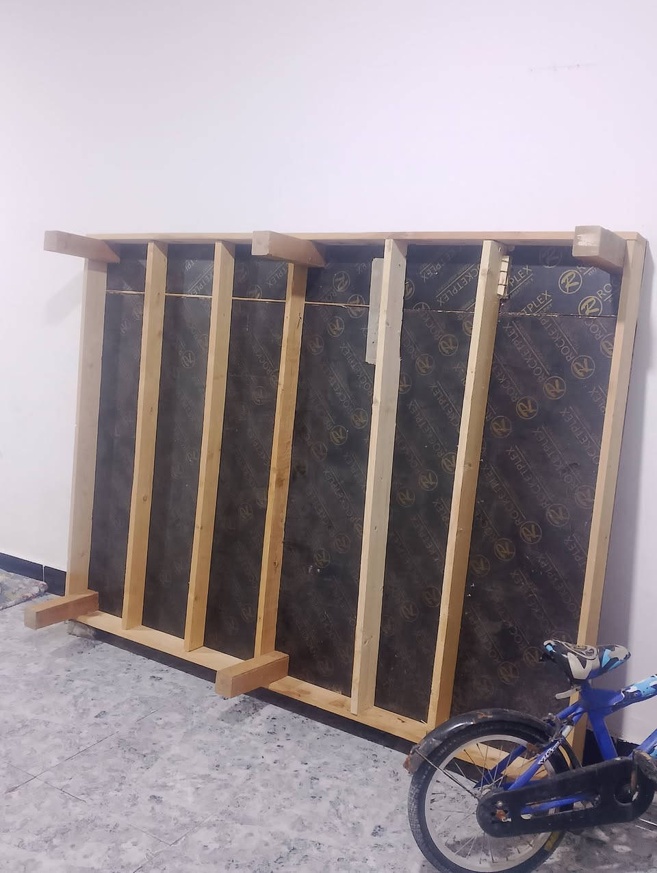 غرفه صاح للبيع حي لحرار خلف الاربع شوارع بصره 600 ***********
