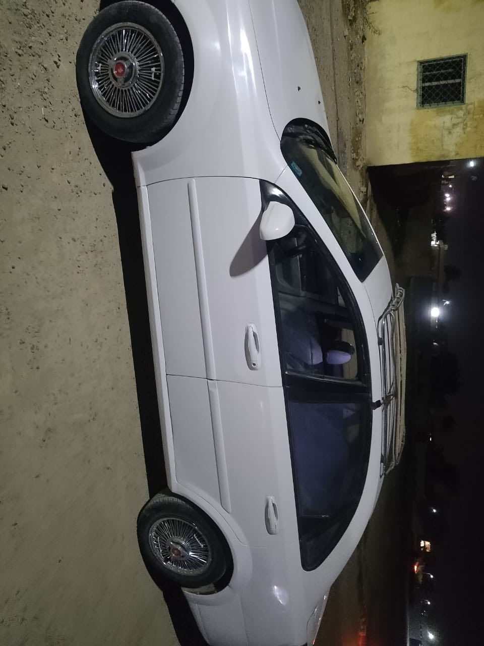 السلام عليكم سياره اوبتر ٢٠٠٤ مصبوغه عام لجماليه رقم بغداد باسمي تحويل ثاني يوم. كير عادي ومكينه حاويه سياره كله اداميه  دوشمه لايتات صدر. داخليه كليه جديد السعر ٥٠وبيه مجال.  
المكان غزالية 
للاستفسار. ***********
