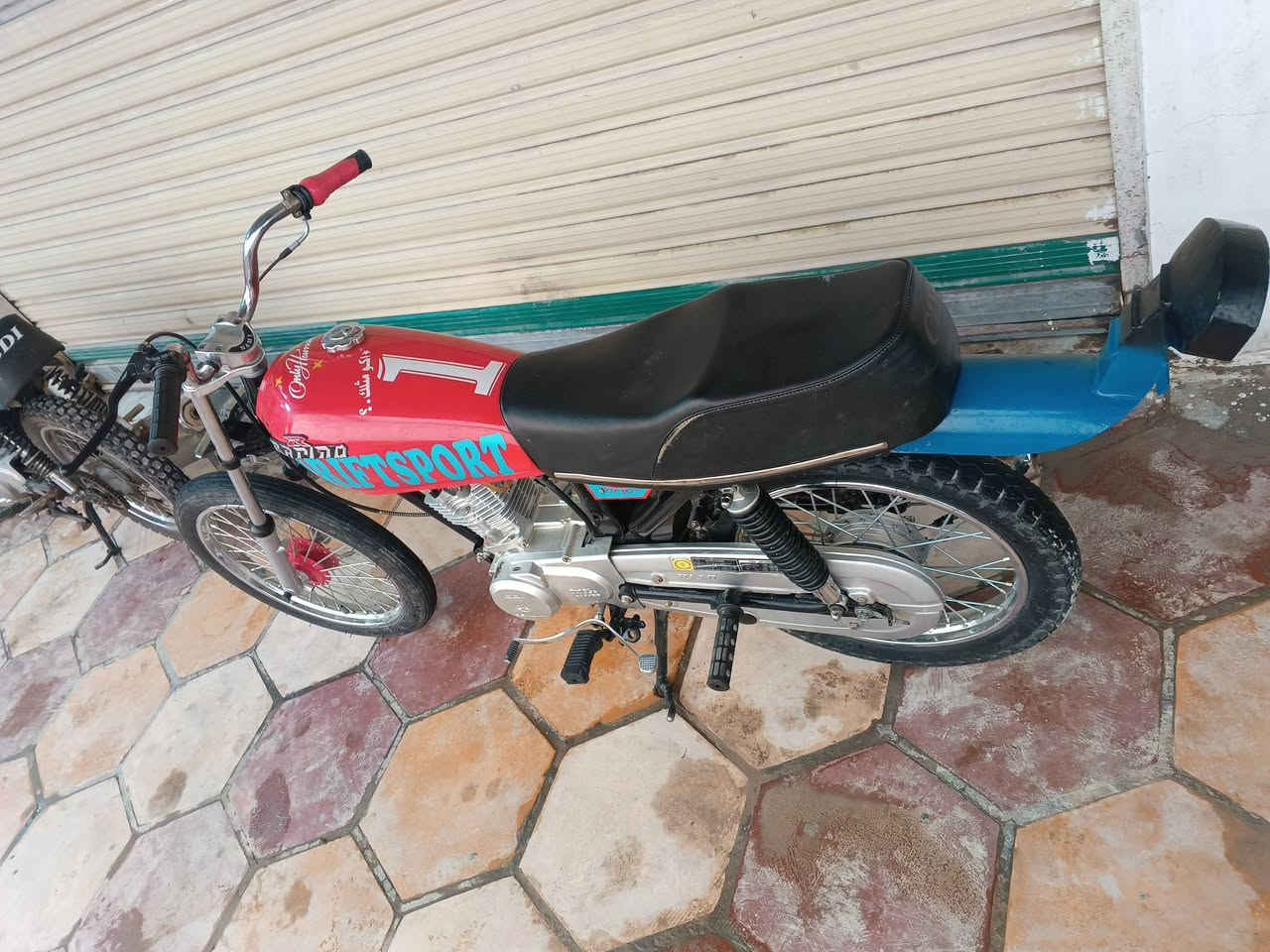 السلام عليكم دراجه 4 قير كلك موديل 23
ضغط كله 26 

سعر 500 

دراجه ناشفه كلش حلوه 

عنوان كوفه 

***********
