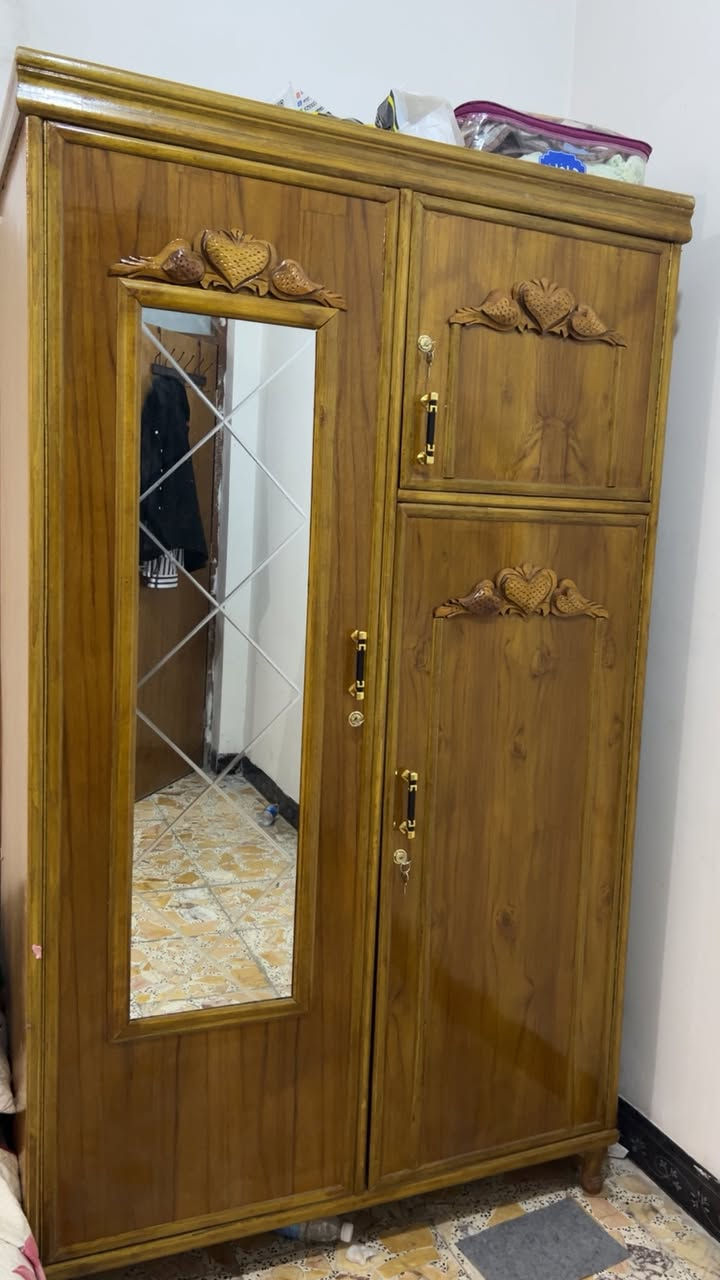 سلام عليكم تخم 8 مقاعد جديد سعره ٩٠٠
كاونتر نضيف حيل سعره ٣٠٠ 
طباخ سعره ١٢٠ 
كنتور جديد ابو بابين سعره ١٢٠ 
( عنوان بغداد حي العامل ) الاتصال ع رقم ***********
