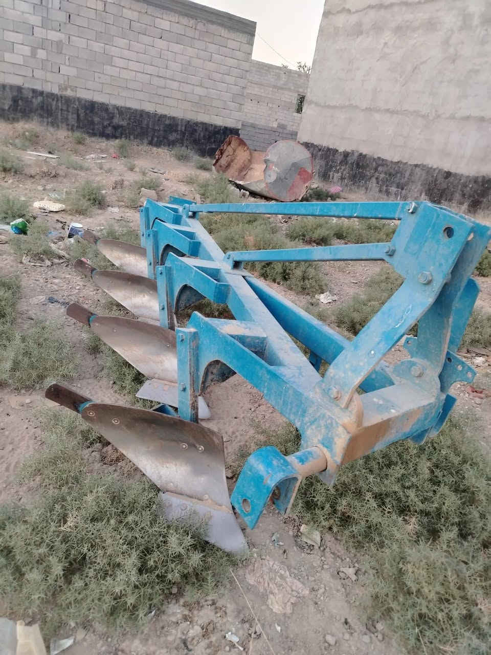 فدان للبيع عمل حجي باسم خفيف مكفول كفاله عامه اي نقص ما بي اول ترويس بعدة  كارب 40 ساعة المكان ديالى دلي عباس *********** السعر 1600 اتصل وادلل
