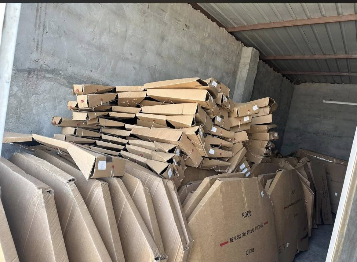 سلام عليكم
يوجد لدينا 
راديترات كافه أنوع 
السيارات كوري أمريكي 
ماء متوفر 
فيتبم قواعد عبوه متوفره 
متوفر ماء راديترات أوزلن كافه أنواع السيارات 
يوجد كوعات 
يوجد قبغات اصلي موبس 
يوجد شحن غاز أمريكي موبس كوري 
يتوفر تبديل منضومه كامله ماء وتبريد 
يوجد تبديل دهن اصلي 
يوجد كمبريسرات 
كافه أنواع السيارات البياع بدايه الصناعه محل ابو كيان     

للاتصال ***********
