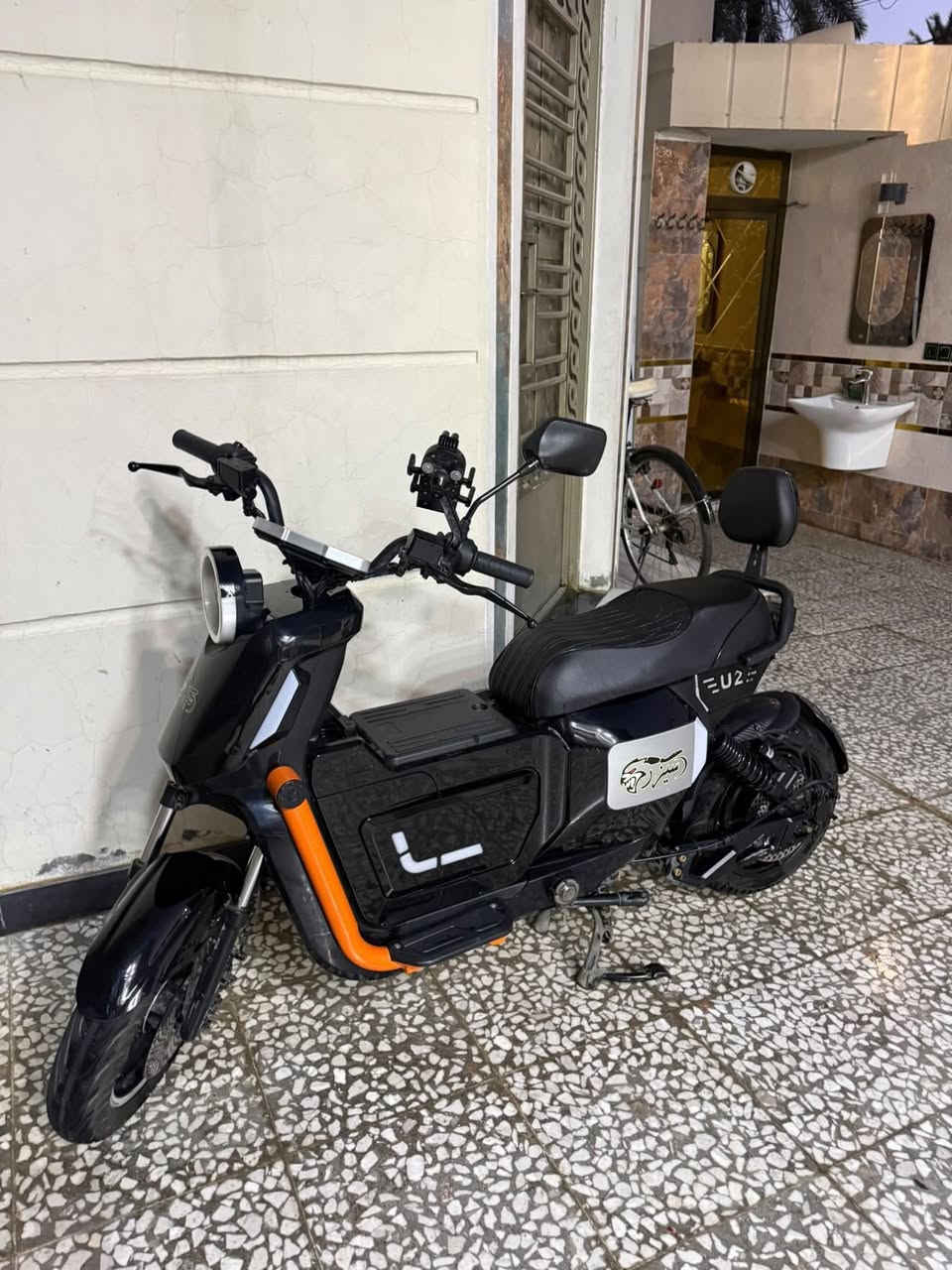 السلام وعليكم شباب دراجة شحن سيزر U2 
بطارية ليثيوم 
سرعة 75 
تمشيك 70 كليومتر بشحنة وحدة 
الدراجة داخل الضمان بعدها جديدة 

سعر مليون و 100 وبيها مجال للشراي


**إذا كنت صاحب هذا الإعلان وتريد حذفه لأي سبب، رجاءا أرسل رسالة إلى الدعم الفني**