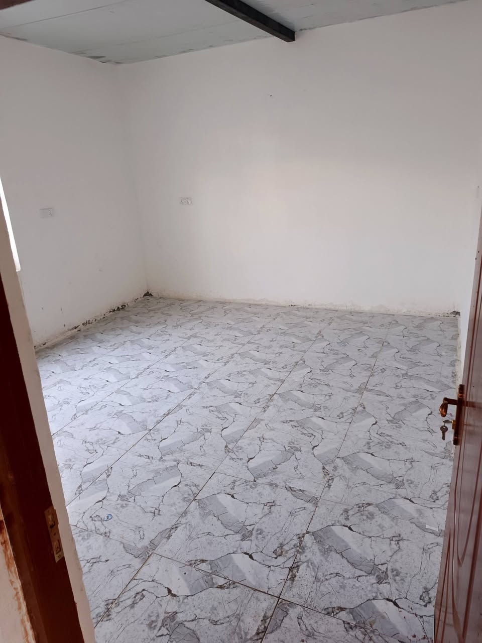 سلام عليكم بيت للبيع المساحه ميت متر وره عمارت فلاح الاستفسار أكثر الاتصال على هاذا الرقم***********/والسعر 23/مليون وبيه مجال
